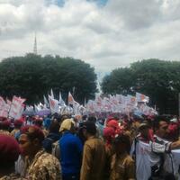 ribuan-pendukung-anies-sandi-berkumpul-di-lapangan-banteng