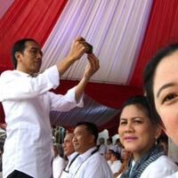 puan-maharani-foto-selfie-saat-presiden-jokowi-membuat-vlog