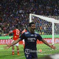 arema-sikat-bhayangkara-fc-2-0-di-piala-presiden-2017