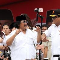 jaja-miharja-nyanyikan-lagu-dangdut-prabowo-anies-dan-sandi-berjoget