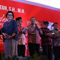 peluncuran-buku-politisi-pdip-trimedya-dihadiri-sejumlah-menteri-dan-pejabat-negara