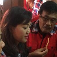 djarot-bareng-istri-makan-tempe-di-warteg-pelayannya-gugup