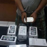 mantan-pegawai-ekspedisi-kereta-barang-curi-22-iphone