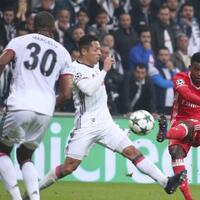 mu-tertarik-rekrut-bek-kanan-benfica