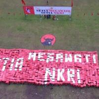 ketika-ribuan-kader-pdi-p-ciptakan-koreografi-quotsetia-megawati-nkriquot