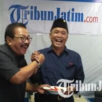saat-resmikan-tribunjatimcom-soekarwo-bilang-tinggal-dirinya-yang-baca-koran