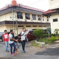 penjahat-selicin-belut-meringis-kena-tembak-kakinya-di-pantai-tanjung-pesona