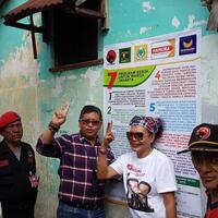 hasto-blusukan-ke-cililitan-rakyat-sudah-merasakan-program-ahok-djarot