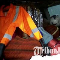 ada-linggis-sapu-dan-sekop-di-mobil-dinas-risma-menggunakan-untuk-dua-pekerjaan-ini