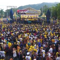 puluhan-ribupendukung-petahana-gorontalopenuhi-lapangan-taruna