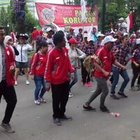 jelang-siang-pendukung-ahok-goyang-poco-poco-saat-sidang-berlangsung