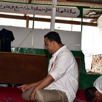 anies-sempatkan-diri-salat-sunah-di-masjid-kampung-akuarium