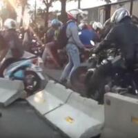 truk-hantam-separator-busway-di-semanggi