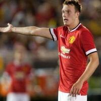 ada-pencuri-di-ruang-ganti-manchester-united-phil-jones-kehilangan-perhiasan