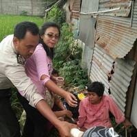 polisi-bantu-ibu-melahirkan-di-sawah-kapolres-jember-berikan-penghargaan