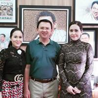 unggah-foto-bareng-ahok-maia-estianty-memuji-dan-tutup-kolom-komentar