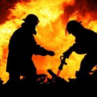 27-mobil-damkar-padamkan-6-rumah-yang-terbakar-di-kramat-raya