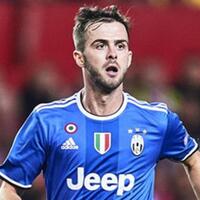 crotone-vs-juventus-teror-pjanic