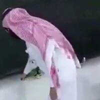 ka-bah-digosok-bersih-usai-pria-hendak-bakar-diri