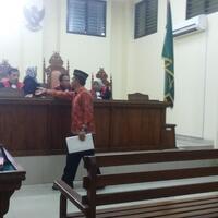 korupsi-dana-bos-mantan-kepala-sma-3-metro-dituntut-dua-tahun-penjara