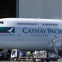 pesawat-cathay-pacific-tujuan-singapura-mendarat-di-batam-akibat-cuaca-buruk
