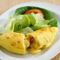 tak-perlu-waktu-lama-siapkan-menu-sarapan-yuk-bikin-omelet-gulung
