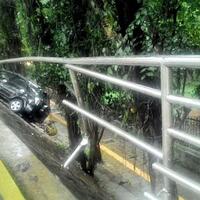 penyebab-mobil-ini-terperosok-yang-bikin-merinding