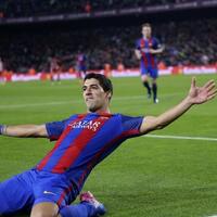 luis-suarez-tertawakan-kartu-merah-yang-membuat-dia-absen-di-final-copa-del-rey