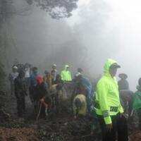 akses-jalan-raya-penghubung-batang-purbalingga-sempat-tertimbun-longsor