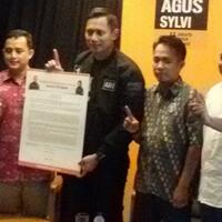 alumni-itb-ber1-serahkan-piagam-kemenangan-dari-rakyat-jakarta-untuk-agus-yudhoyono