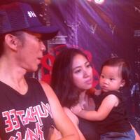 tidak-hanya-musik-bimbim-slank-arahkan-anak-anaknya-belajar-agama