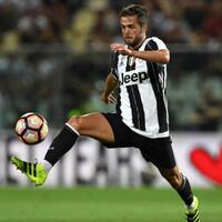 miralem-pjanic-pede-juventus-juara-serie-a