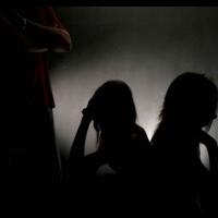 perempuan-ini-jual-putri-kandungnya-di-dunia-maya