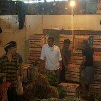 blusukan-di-pasar-kramat-jati-anies-dengar-curhat-pedagang-buah