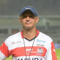 madura-united-yakin-kalahkan-semen-padang-sore-nanti