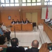 bupati-yan-anton-tenang-dan-santai-jalani-sidang-korupsi