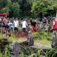 jenazah-sertu-danang-dimakamkan-sang-istri-lemas-ayahnya-pingsan