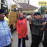 ini-desy-ratnasari-usai-selama-sepuluh-menit-bertemu-pemilik-yayasan-tunas-bangsa