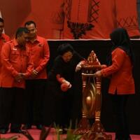 ditanya-soal-curhat-sby-di-twitter-megawati-tersenyum