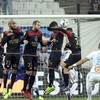 dimitri-payet-dan-memphis-depay-cetak-gol-perdana-untuk-klub-barunya