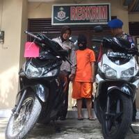 gadis-ini-nekat-curi-motor-untuk-beli-kijing-makam-orang-tuanya