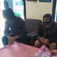 ketahuan-bagikan-brosur-propaganda-di-kelapa-gading-2-orang-diamankan-petugas