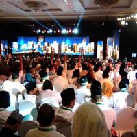 barisan-polwan-jadi-pemisah-massa-pendukung-di-debat-cagub