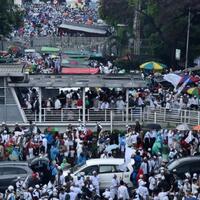 massa-aksi-112-mulai-membubarkan-diri