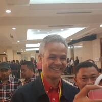 ganjar-sempatkan-nonton-langsung-debat-final-cagub-dki-jakarta