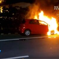 dua-mobil-terbakar-di-pecenongan-diduga-dimolotov