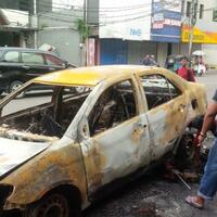 kencangnya-suara-ledakan-mobil-terbakar-di-pecenongan-sempat-membuat-panik-warga
