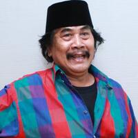 tiba-di-masjid-istiqlal-pedangdut-jaja-miharja-langsung-duduk-di-shaf-terdepan