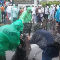 peserta-aksi-112-punguti-sampah-di-kawasan-masjid-istiqlal