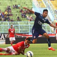 arema-fc-vs-persija-babak-pertama-skor-imbang-1-1